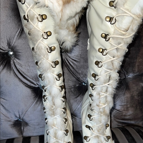 ❄️ LUXE IVORY FAUX FUR LACE-UP COUTURE BOOTS ❄️ - Picture 7 of 9